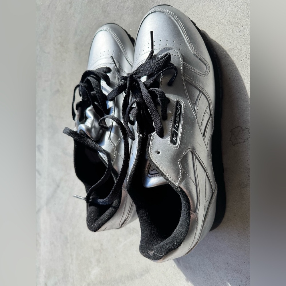 —REEBOK— NEW!! GOLD & BLACK!